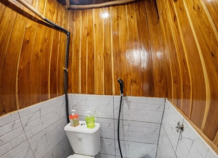 Kompass Komodo Klm Sultan toilet