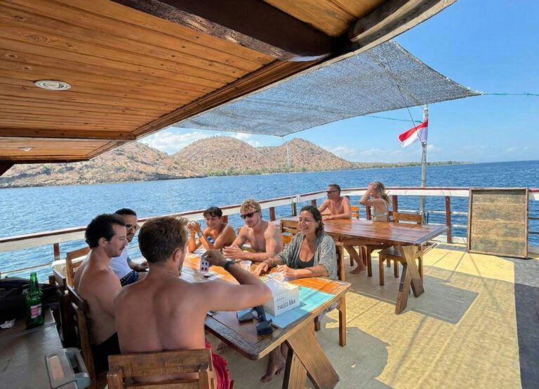 Kompass Komodo Dining Area Outside