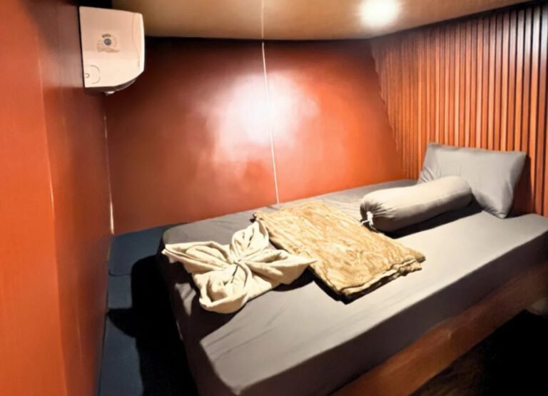 Kompass Komodo Cabin Down Deck