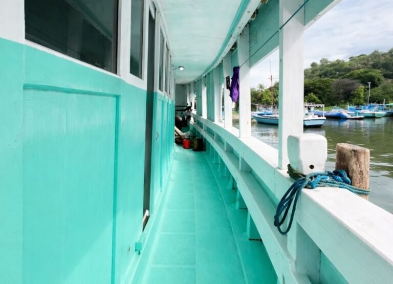 Kompass Komodo Boat Access