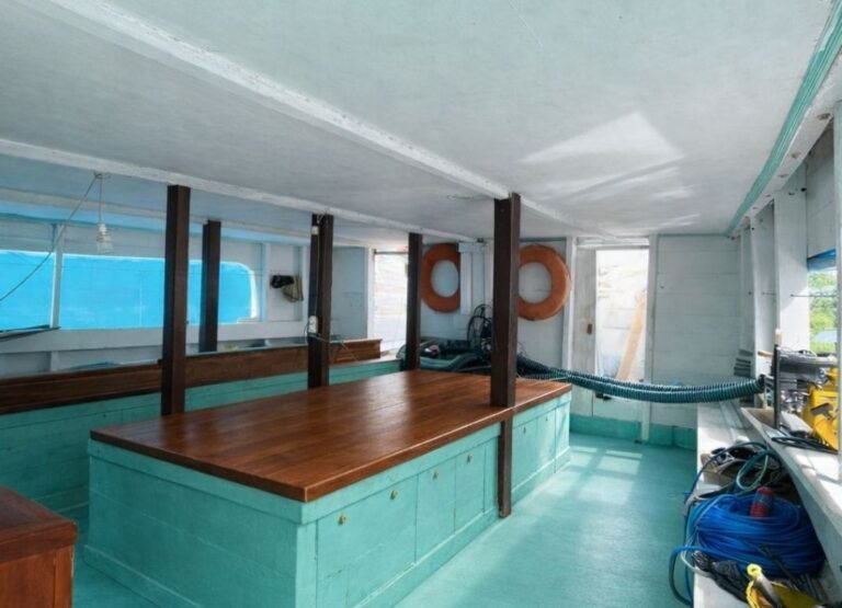 Kompass Komodo Dining Area