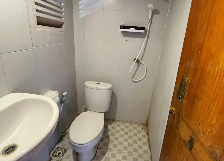 Shared Full Ocean Bathroom